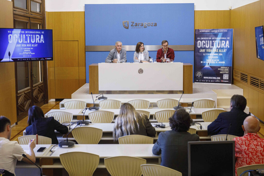 Javier G. Campayo, Sara Fernández y Javier Sierra en la presentación de Ocultura: ¿Hay vida más allá?